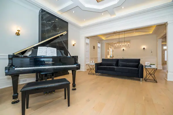 169 Old Forest Hill RD, Toronto C04, ON M6C 2G7