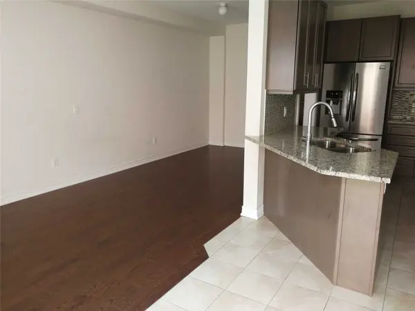 15 Durblee AVE, Aurora, ON L4G 0Z8