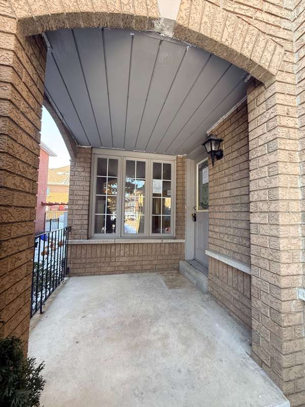 137 Pressed Brick DR, Brampton, ON L6V 4K5