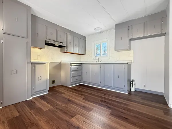 33 Julie LN, Horton, ON K7V 3Z4