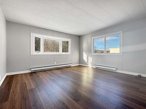 33 Julie LN, Horton, ON K7V 3Z4