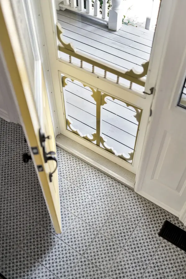 18 Queen ST, Prince Edward County, ON K0K 2T0