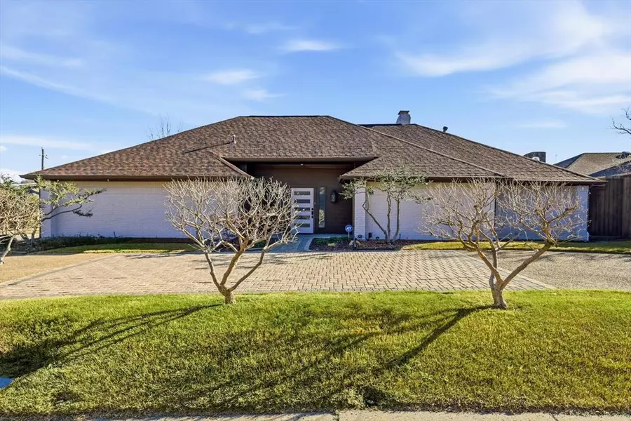 7736 Lone Moor Circle, Dallas, TX 75248