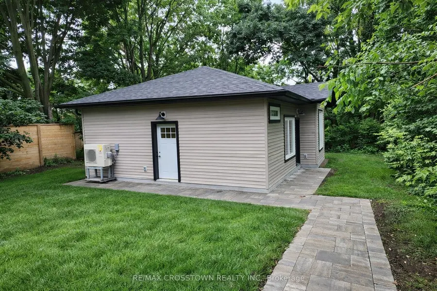 120 Dundonald ST #Gdn Ste, Barrie, ON L4M 3T6