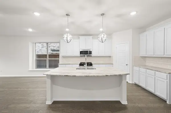 7736 Gatevine Avenue, Joshua, TX 76058