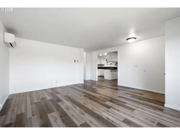 422 S 49TH PL, Springfield, OR 97478