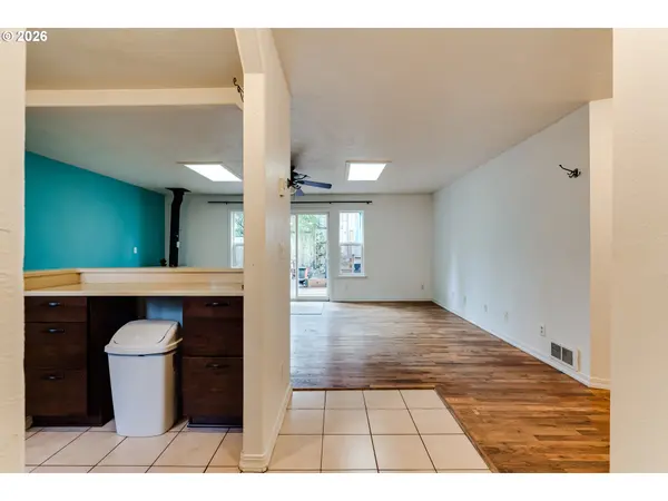 1010 ELKAY DR, Eugene, OR 97404