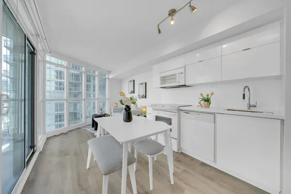 21 Iceboat TER #2902, Toronto C01, ON M5V 4A9