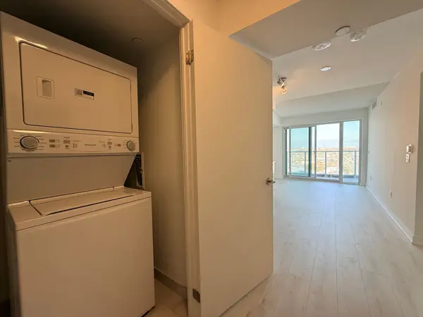 1010 Sandy Beach RD #1704, Pickering, ON L1W 3V9