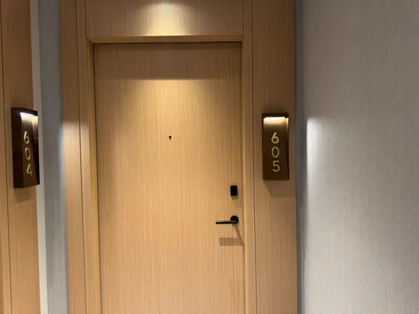 25 Cordova AVE #605, Toronto W08, ON M9A 0E5