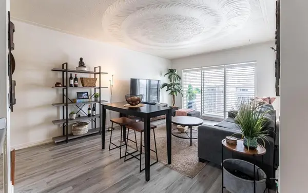 8 WOODMAN DR S #508, Hamilton, ON L8K 4C9