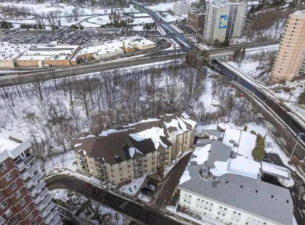 1201 Ohio ST #401, Billings Bridge - Riverside Park And Area, ON K1H 0A1