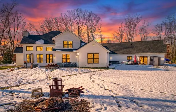 3483 Windwheel Point DR, Hamburg Township, MI 48169