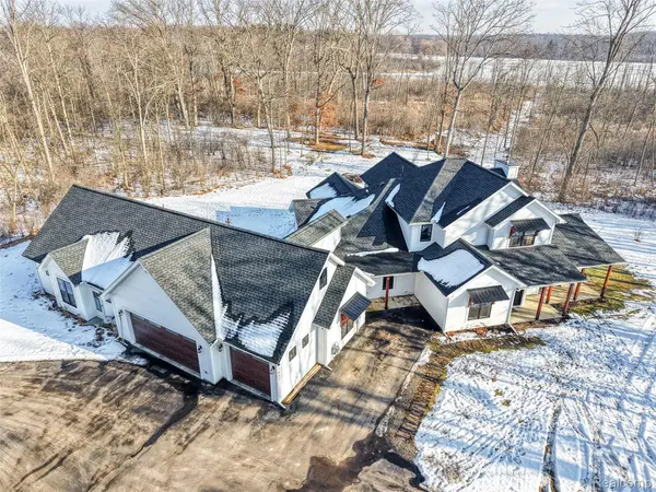 3483 Windwheel Point DR, Hamburg Township, MI 48169