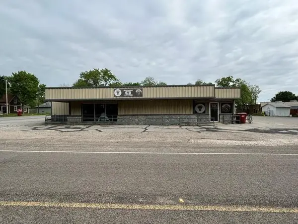 228 W Grand Street, Whitewright, TX 75491