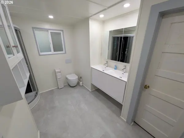 1327 ASH AVE, Cottage Grove, OR 97424