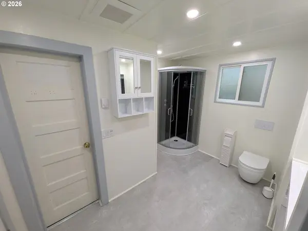 1327 ASH AVE, Cottage Grove, OR 97424