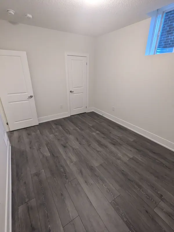 193 Rowe ST #Bsmt, Bradford West Gwillimbury, ON L3Z 4N2