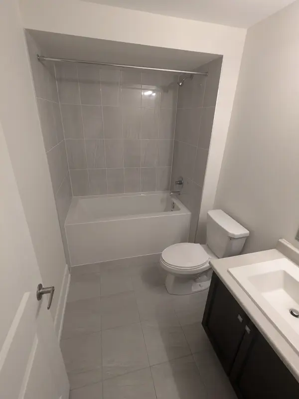 193 Rowe ST #Bsmt, Bradford West Gwillimbury, ON L3Z 4N2