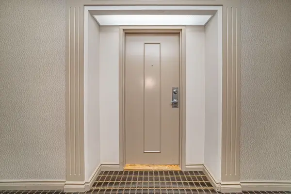 135 Hillcrest AVE #1410, Mississauga, ON L5B 4B1