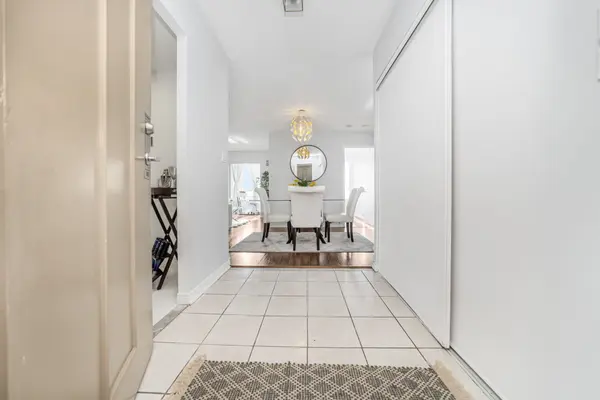 135 Hillcrest AVE #1410, Mississauga, ON L5B 4B1