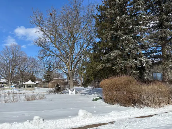 4 Sherwood DR, Guelph, ON N1E 1R6