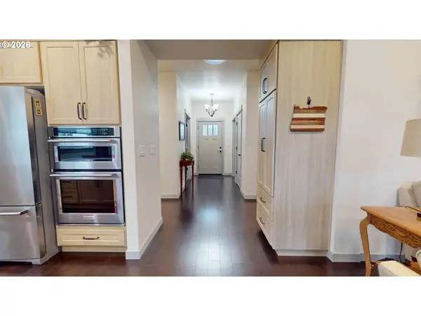 1074 HAMILTON ST, Springfield, OR 97477