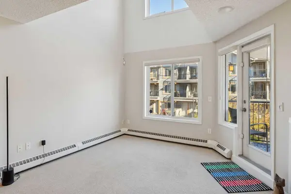 229 Mckenzie Towne LN SE, Calgary, AB T2Z 0C3