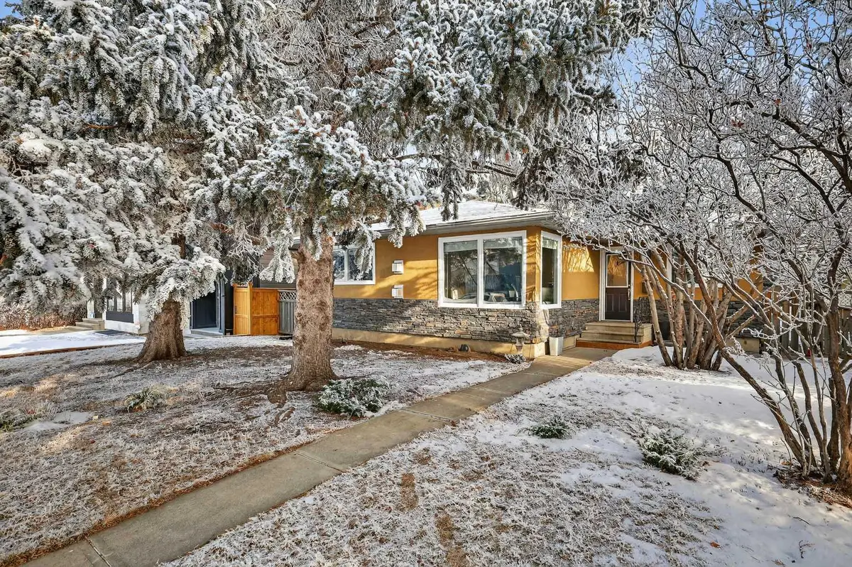 920 42 ST SW, Calgary, AB T3C 1Y8