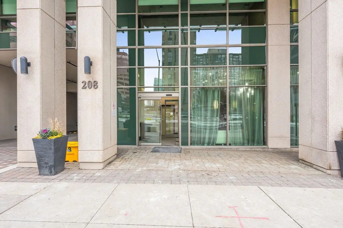 208 Enfield PL #307, Mississauga, ON L5B 0G8