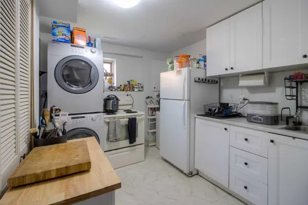 7 cayuga PL W, Lethbridge, AB T1K 5J1