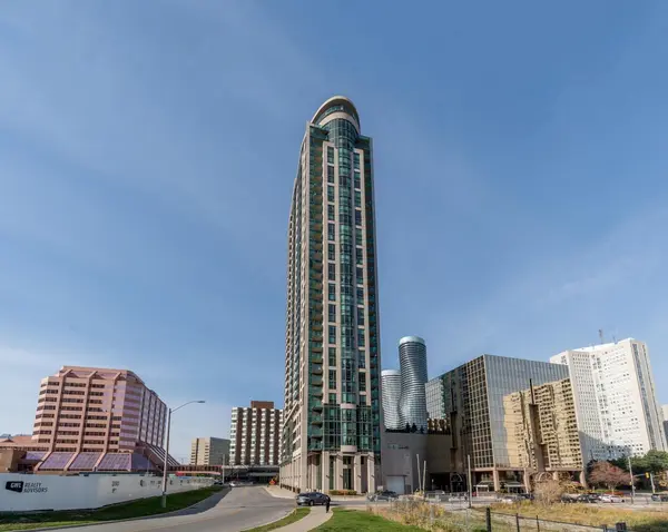 208 Enfield PL #307, Mississauga, ON L5B 0G8