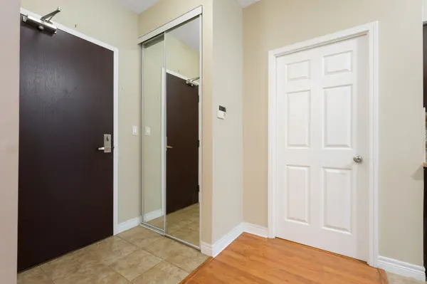 208 Enfield PL #307, Mississauga, ON L5B 0G8