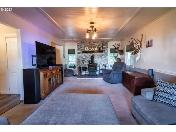 Canyonville, OR 97417,127 DEATON CT