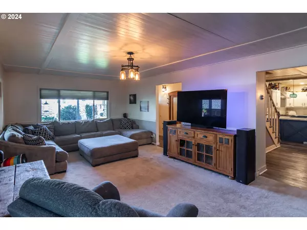 Canyonville, OR 97417,127 DEATON CT