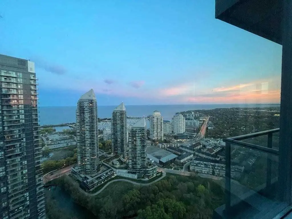 36 Park Lawn RD #3901, Toronto W06, ON M6V 0E5