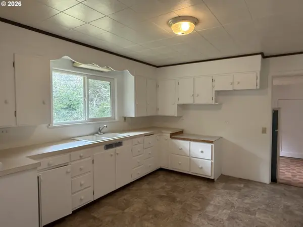 42710 SILVER SPRINGS RD, Port Orford, OR 97465