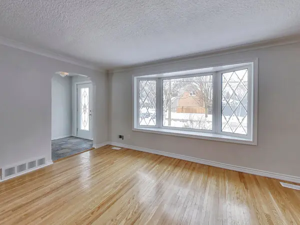 9 Beaverbrook AVE, Toronto W08, ON M9B 2M8