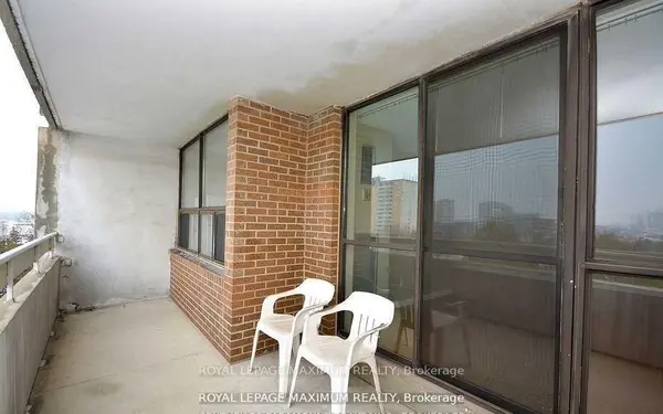 15 Kensington RD #1912, Brampton, ON L6T 3W2