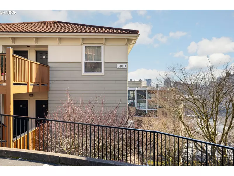 310 NW UPTOWN TER #2B, Portland, OR 97210
