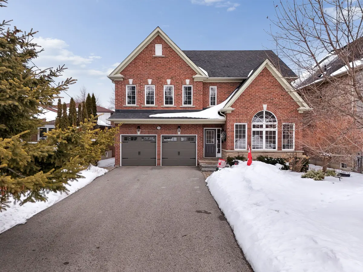 473A Oakwood DR, Pickering, ON L1W 2M8