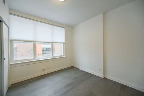 1A Leonard AVE #2, Toronto C01, ON M5T 2P8