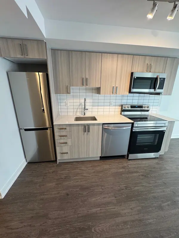 1010 Sandy Beach RD #610, Pickering, ON L1W 3V9