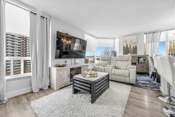 3 Hickory Tree RD #908, Toronto W04, ON M9N 3W5