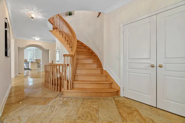 645 Cranleigh CT, Mississauga, ON L5H 4L4