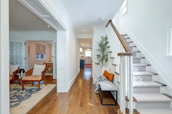 165 Welland AVE, Toronto C09, ON M4T 2J6