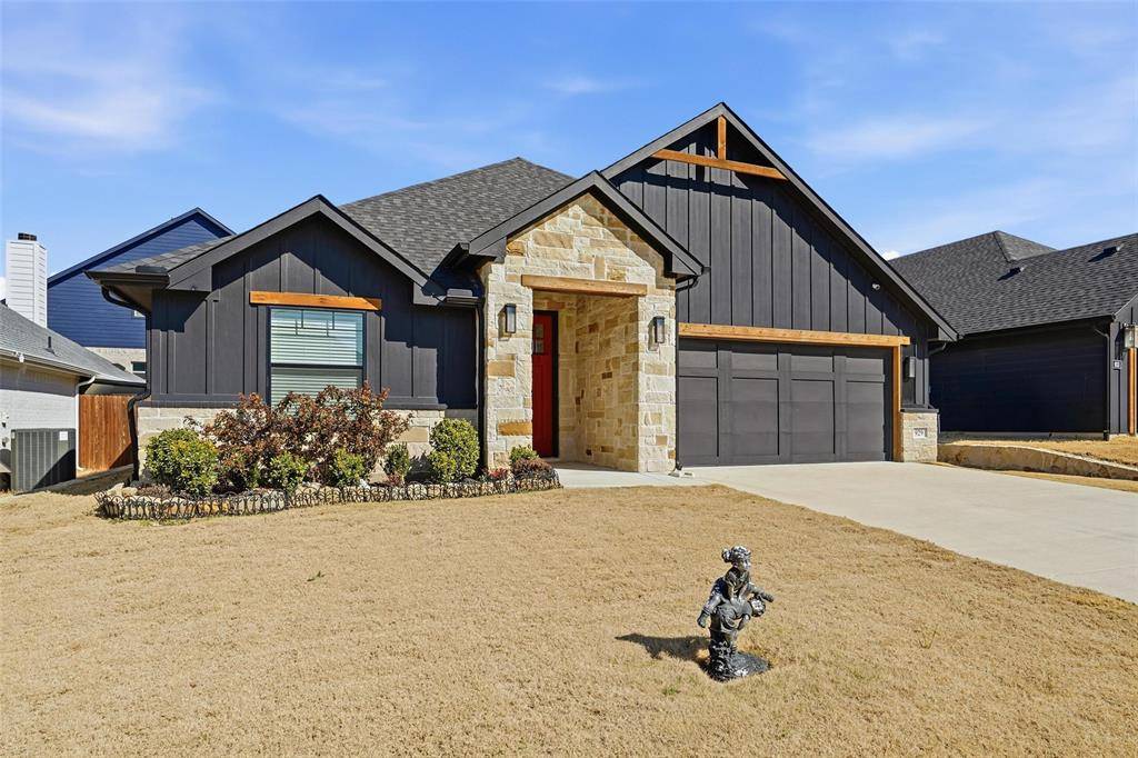 929 Tesslynn Avenue, Godley, TX 76044