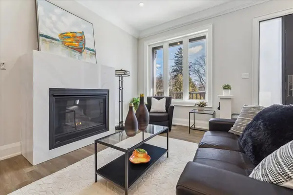 1211 Pinegrove RD, Oakville, ON L6L 2W8