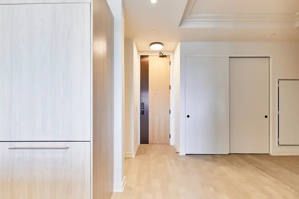 123 Maurice DR #407, Oakville, ON L6K 2W6