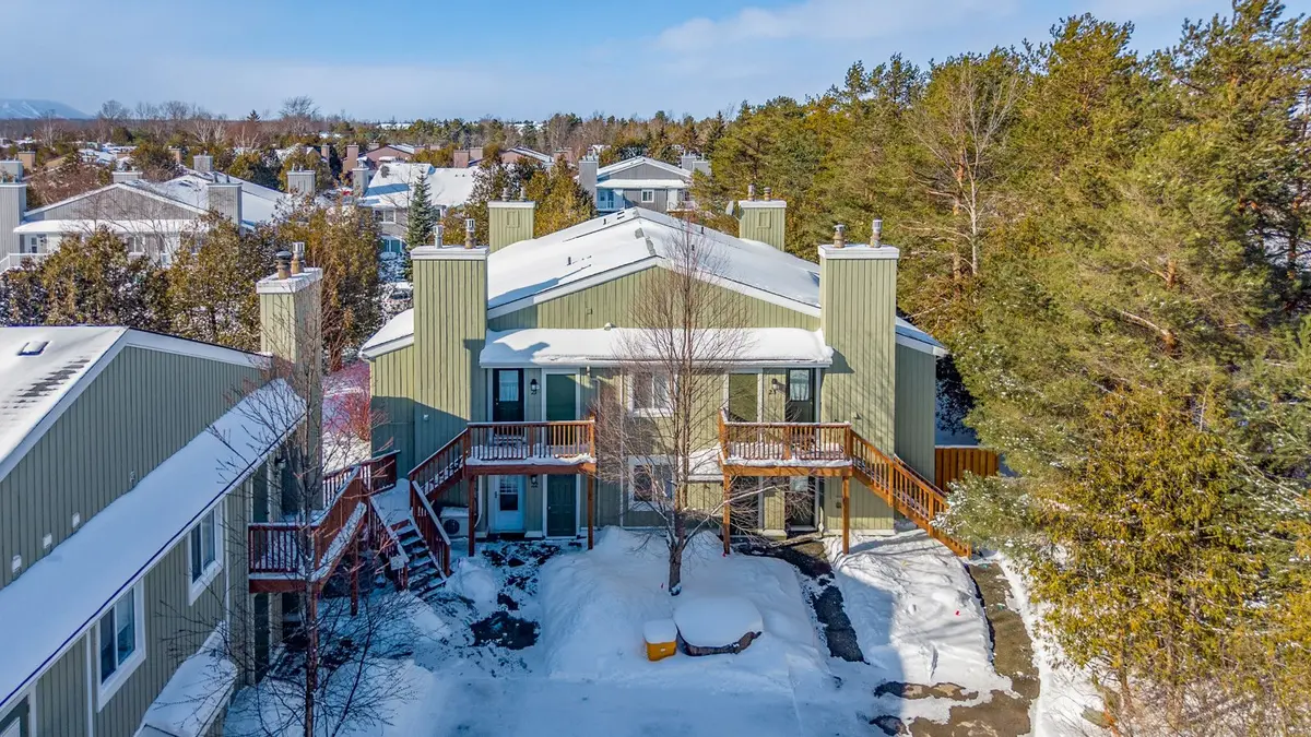 15 Dawson DR #22, Collingwood, ON L9Y 5B4